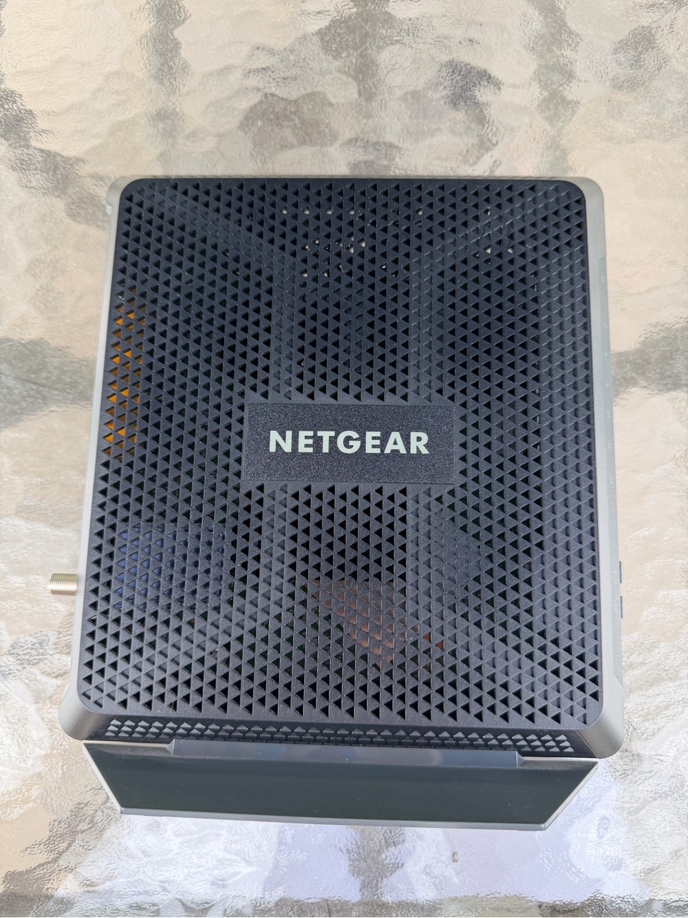 Netgear AC1900 WiFi cable modem router